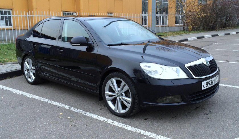 Skoda Octavia a5 черная r17