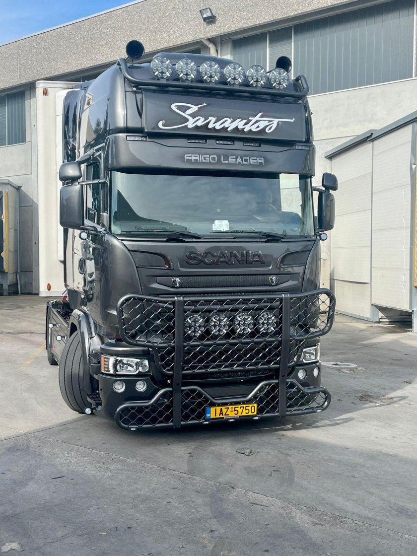 Scania v 8