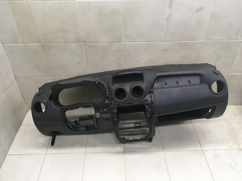 Рено Дастер 2010 Торпедо