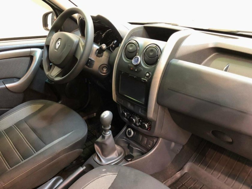 Рено Дастер 1 Рестайлинг салон