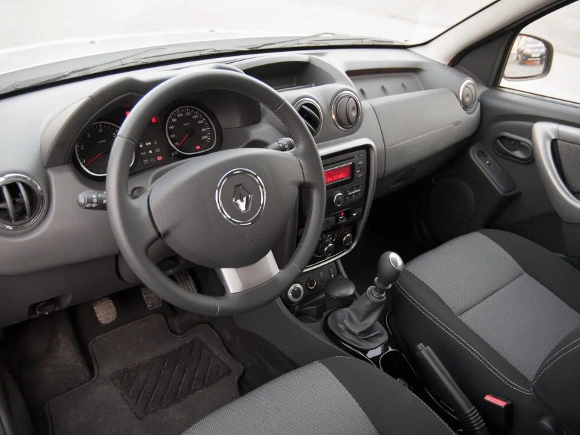 Renault Duster 2013 панель