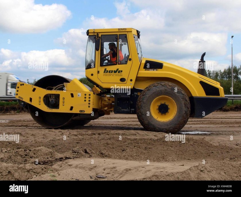 Каток Bomag BW 211 D-4