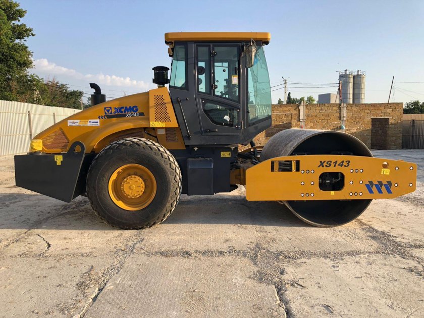 Каток грунтовый XCMG xs143