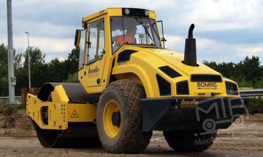 Каток Bomag BW 211 D-4