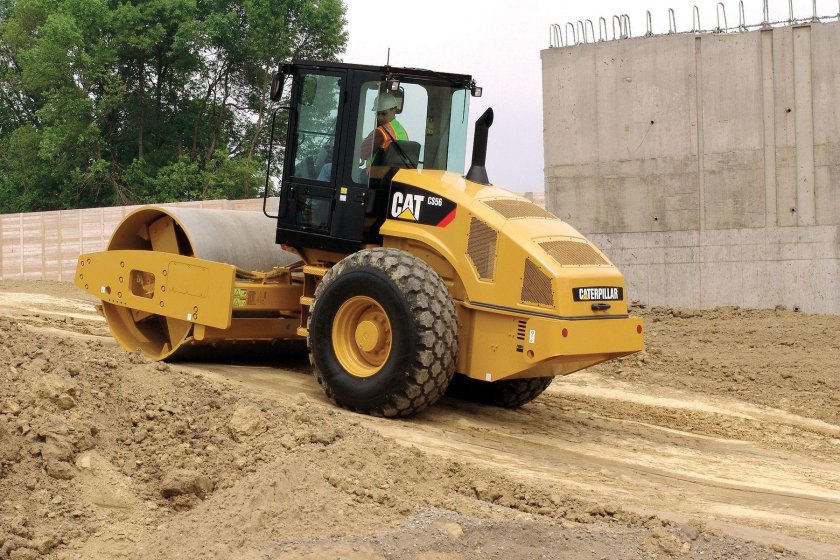 Виброкаток Caterpillar cs74b