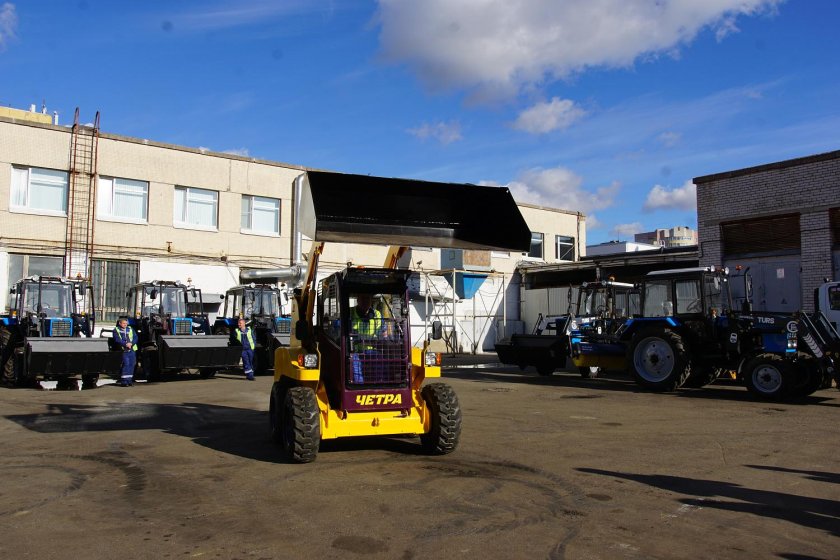 Коммунальный погрузчик