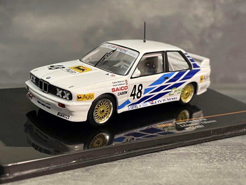 IXO BMW m3 (e30) (1988)