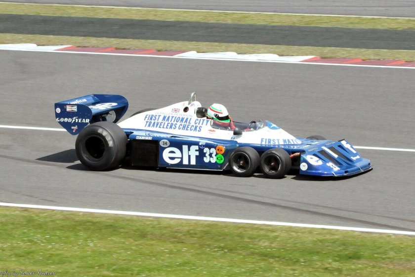 Шестиколесный Тирелл формула 1