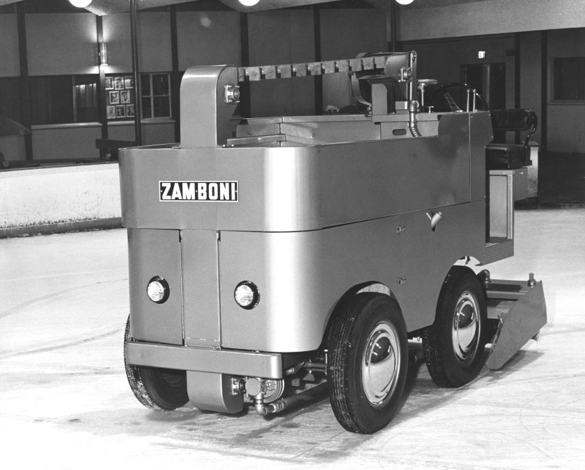 Ледозаливочная машина zamboni 526