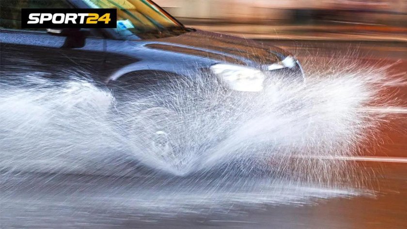 Автомобиль в сильный дождь