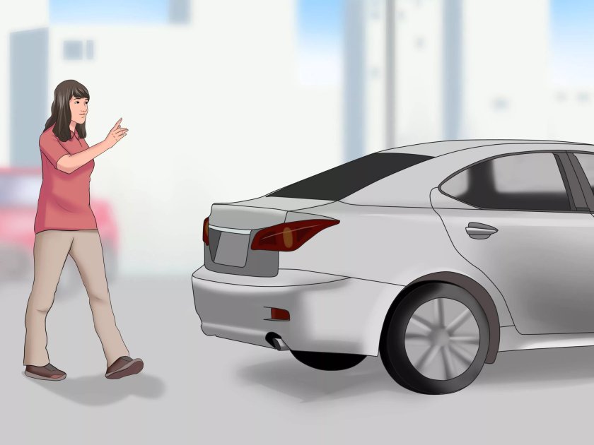 Человек сзади у машины