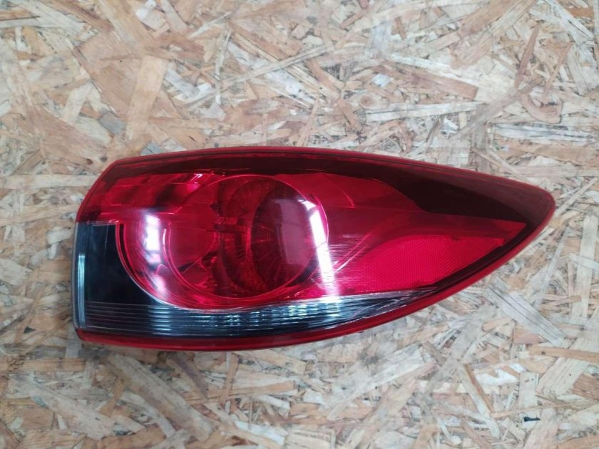 Фонарь задний прав mazda 6