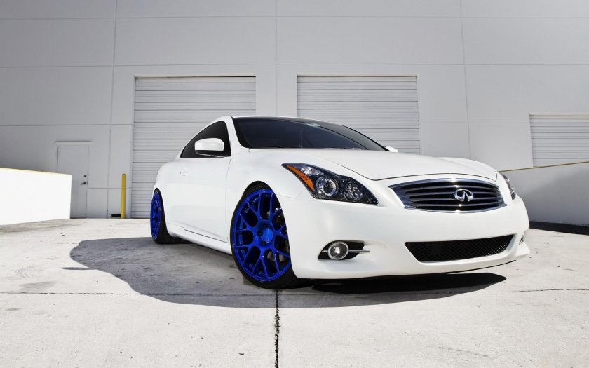 White Infiniti g37