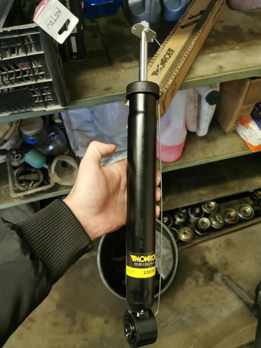 Амортизатор задний Октавия а5