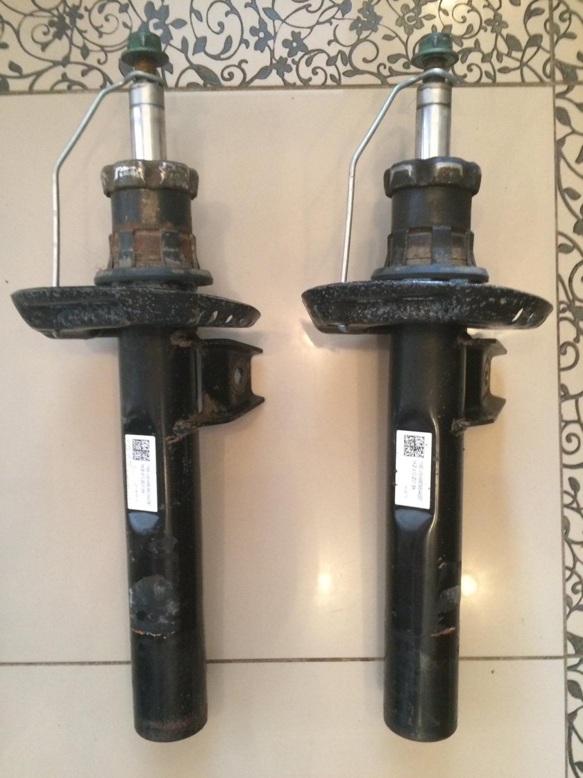 Амортизатор передний Шкода Октавия а5