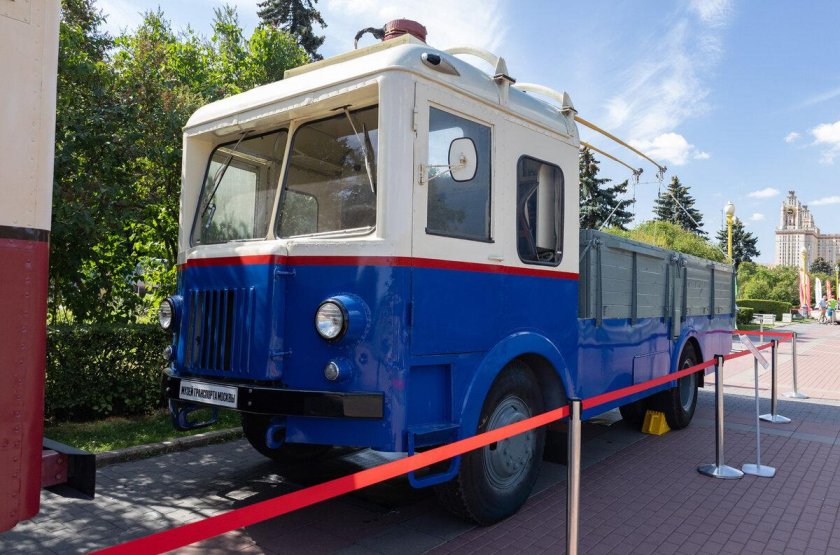 Грузовик троллейбус