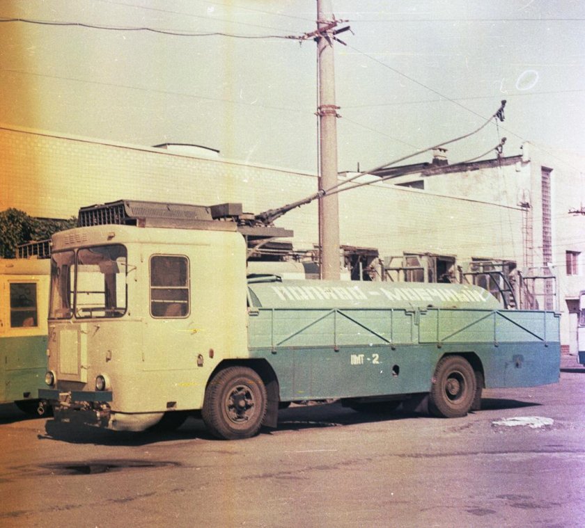 Троллейбус КТГ 1