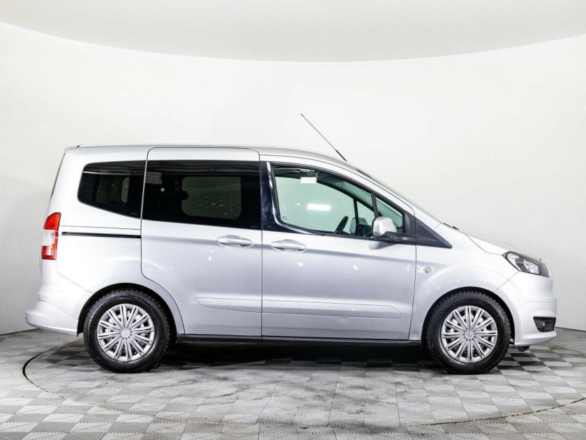 Ford tourneo courier