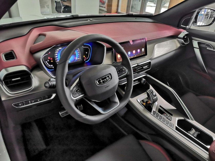 Geely Coolray 1.5 AMT, 2021