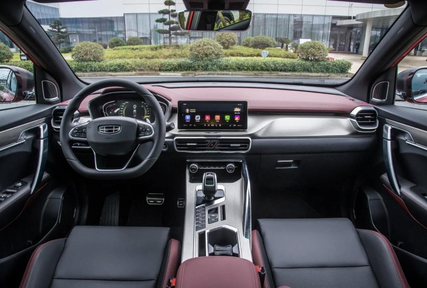 Geely coolray салон