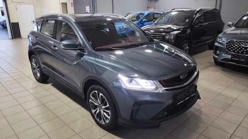 Geely Coolray темно серый