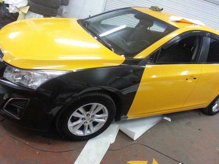 Желтый серый белый оклейка машины