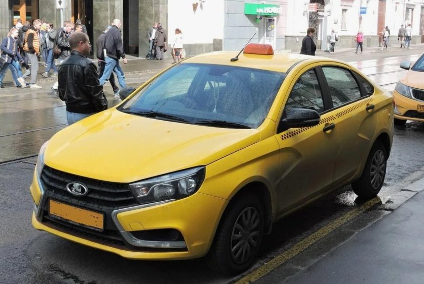 Лада Веста желтая