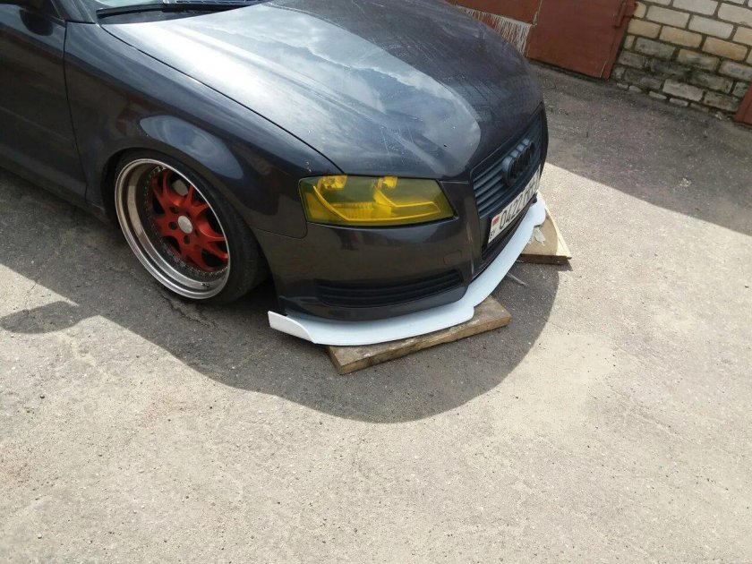 Сплиттер переднего бампера Ауди 80