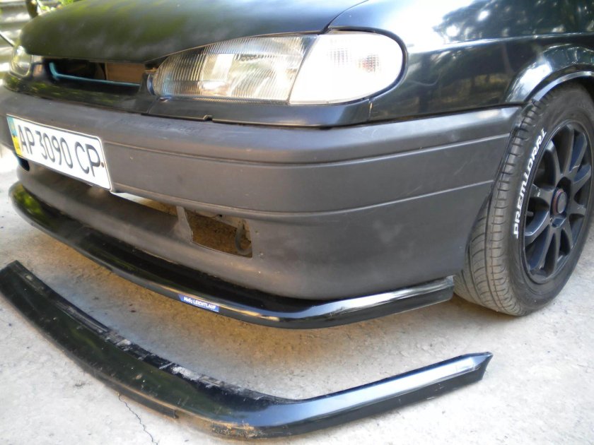 Губа на передний бампер ВАЗ 2113