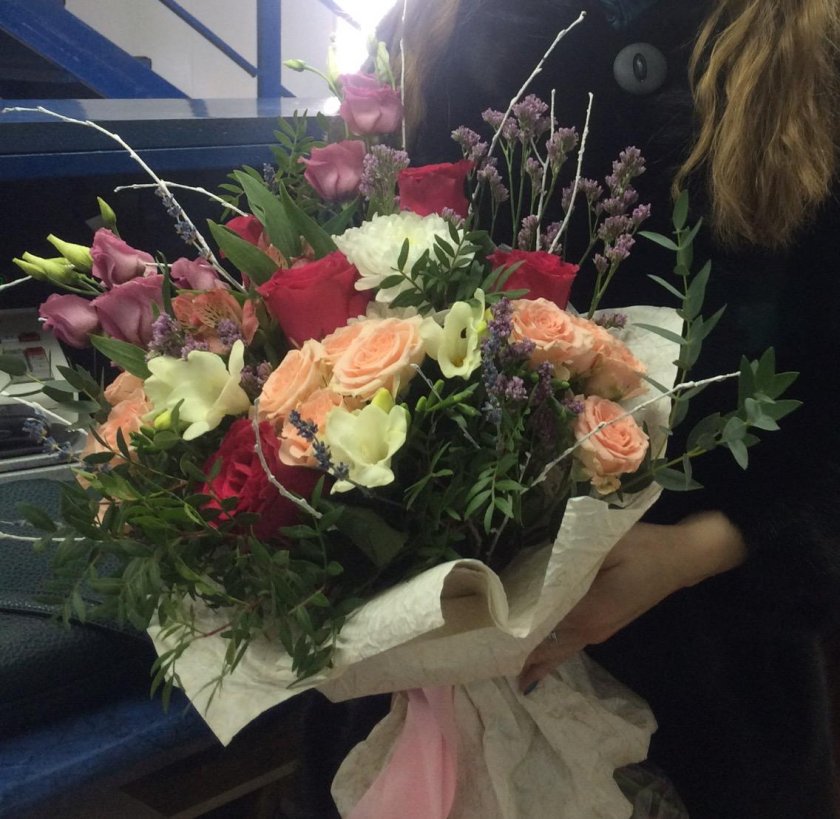 Букет цветов в поезде