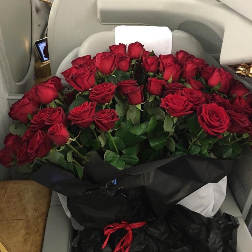 Шикарный букет в машине