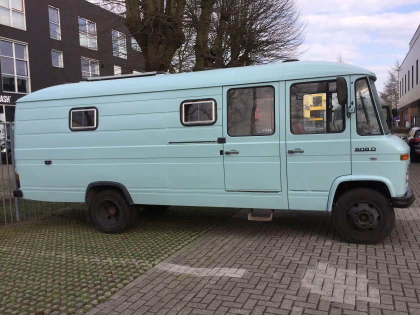 Мерседес 608