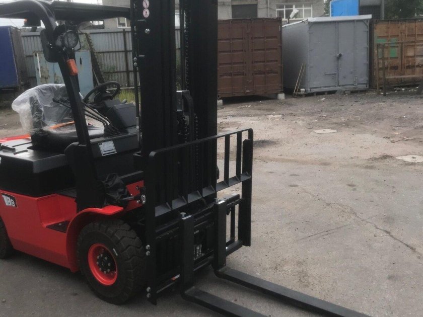 Вилочный погрузчик электрический