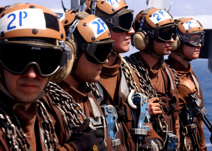 Шлем палубной команды авианосца