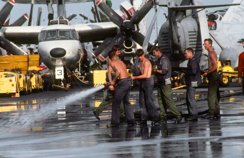 Персонал авианосца