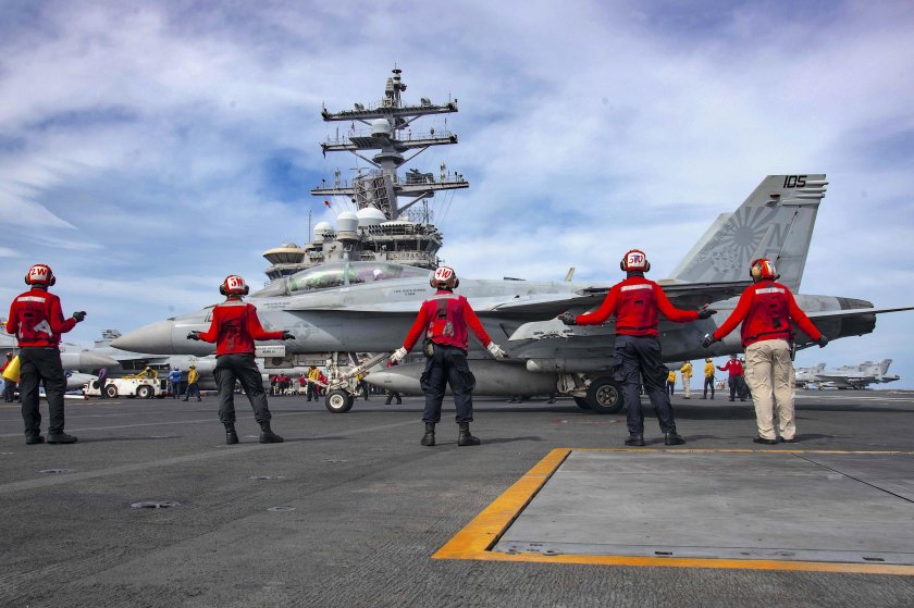 Самолет авианосец