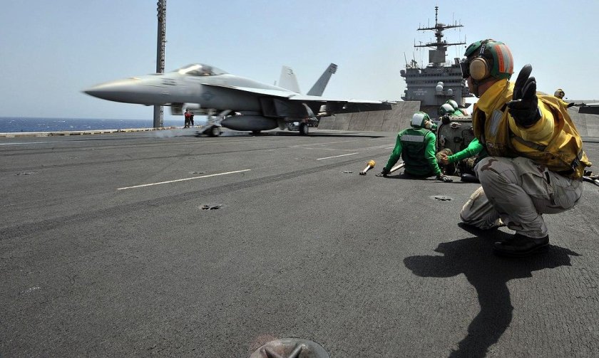 Шлем палубной команды авианосца