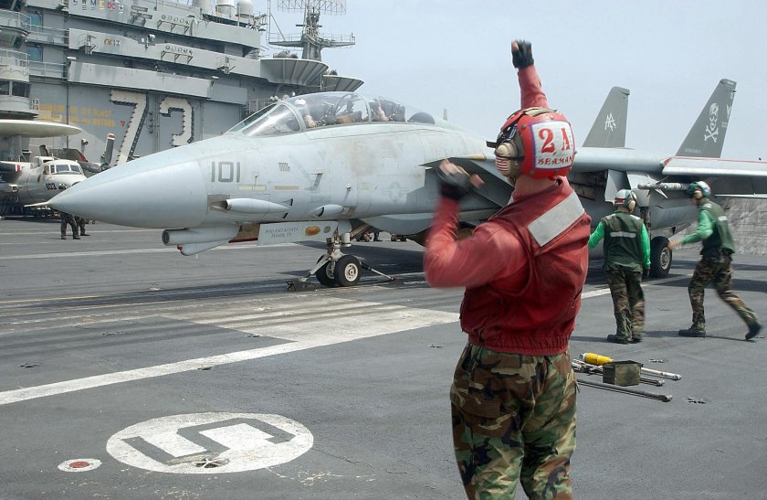 Взлётная полоса авианосца