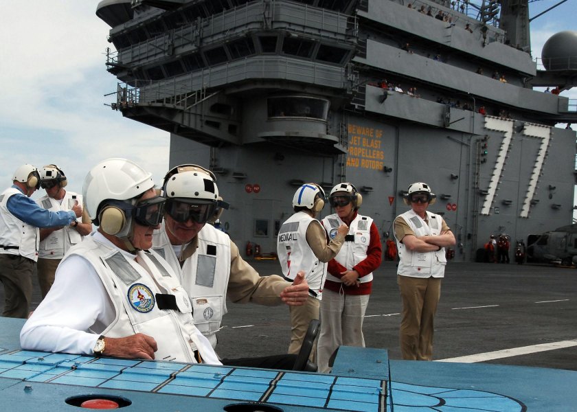 Авианосец Джордж Буш