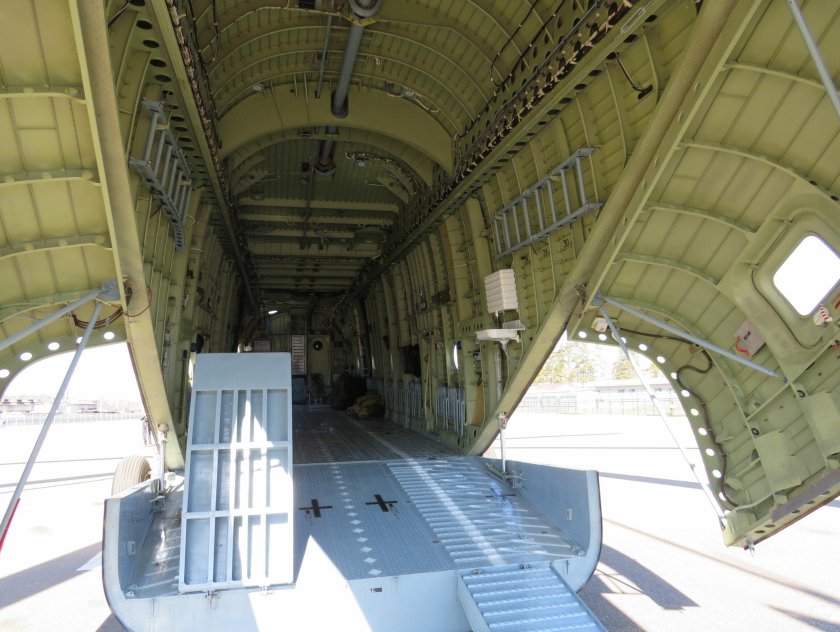 Ми-26 вертолёт грузовой отсек