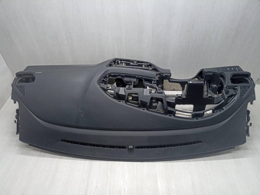 Передняя панель салона