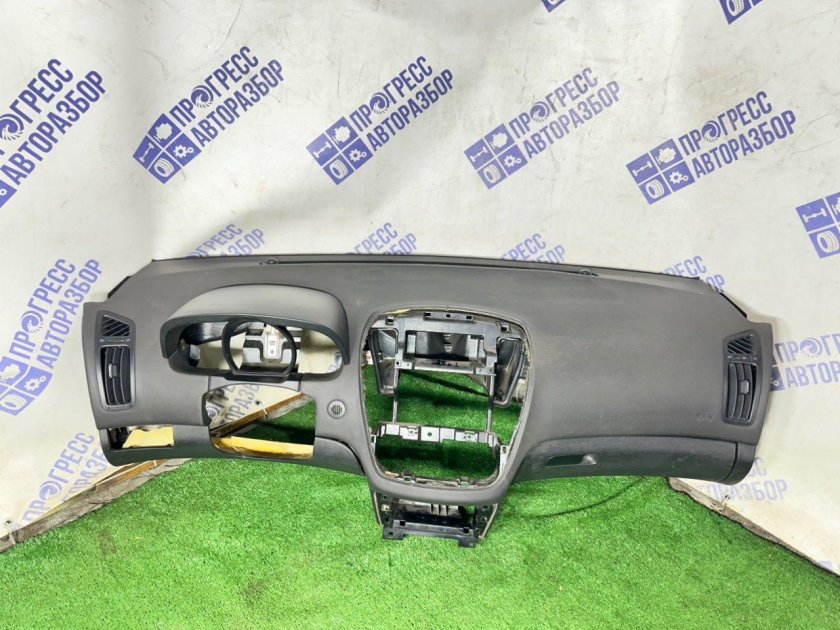 Передняя панель салона