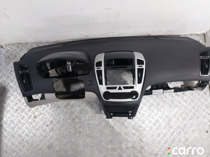 Киа СИД 1 панель передняя Торпедо