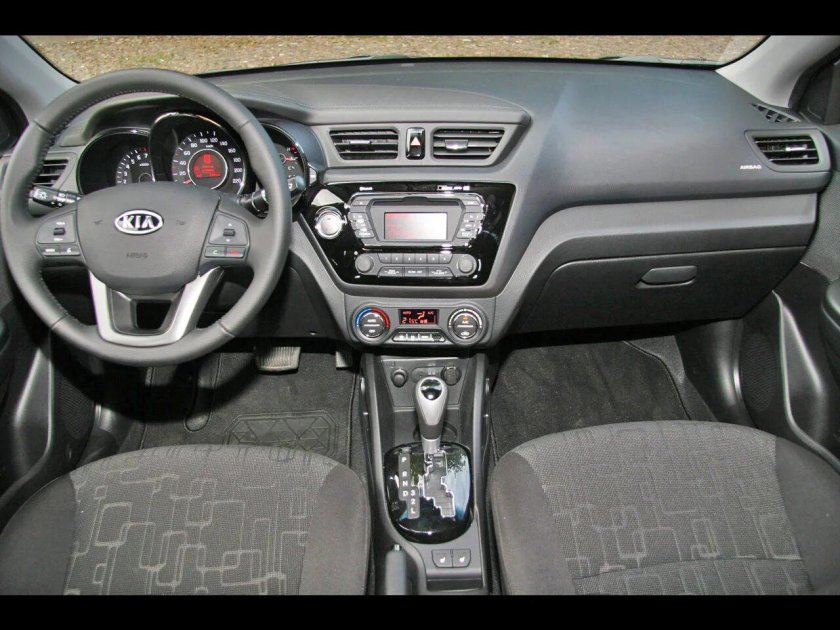 Торпедо Kia Rio 3