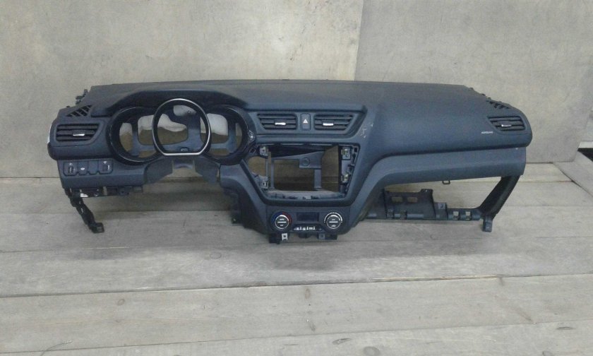 Торпедо Kia Rio 4