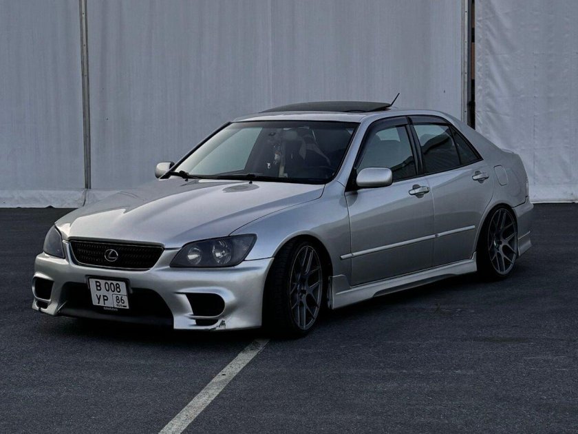 Lexus is 300 и toyota altezza