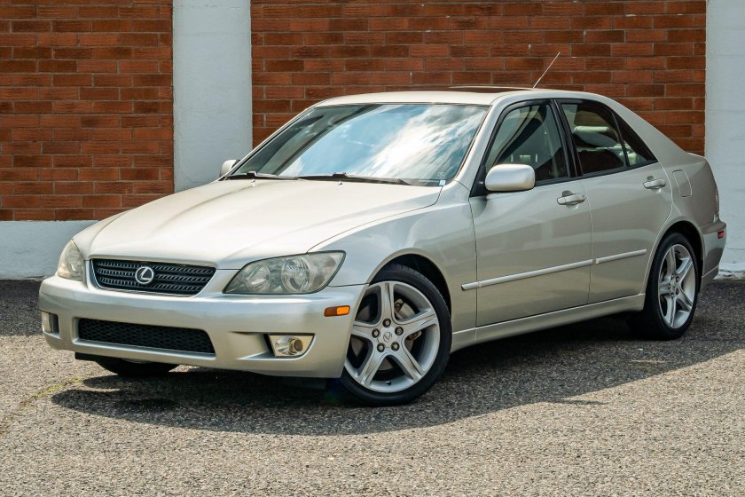 Lexus is 300 2005