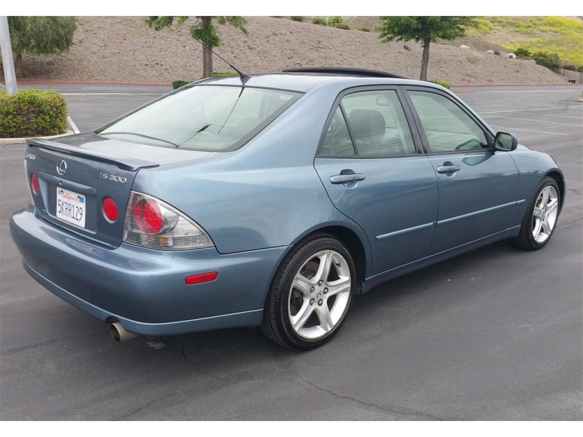 Lexus is 300 2005