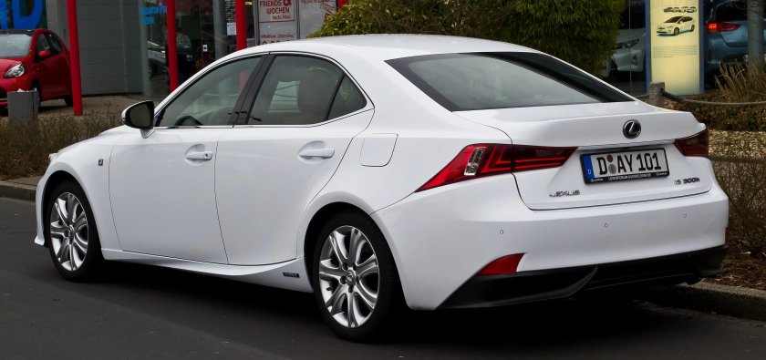 Лексус is300h 2014