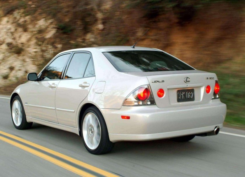 Лексус is 300 2000